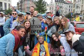 Honderden studenten vieren feest ondanks officiële afgelasting door nieuwe maatregelen: “We hebben hier maanden naar uitgekeken”