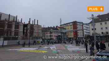 Fridays for Future demonstriert auf dem Petrusplatz in Neu-Ulm