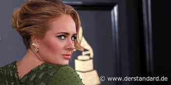Adele haut sich mit Amazon auf ein Packerl: Neuer Song "Hold on" in Weihnachtsspot des Versandhändlers - derStandard.de