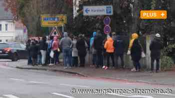 Schlange vor Impfzentrum Memmingen: "Weiterhin mit Wartezeiten rechnen" - Augsburger Allgemeine