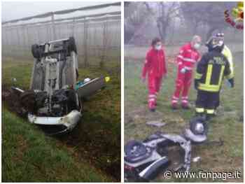 Modena, terribile schianto tra scooter e auto: la vettura si ribalta, 2 morti a Nonantola - Fanpage