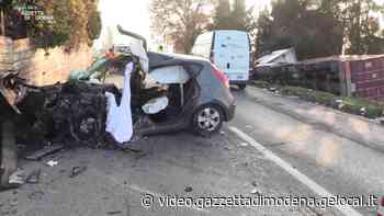 Modena, scontro auto e camion in via Emilia ovest: ferita una donna - Gazzetta di Modena