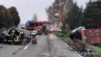 Modena. Grave incidente: scontro tra un'auto e un camion in via Emilia Ovest. Ferita una donna - La Gazzetta di Modena
