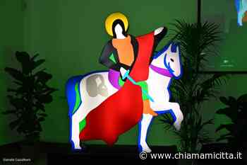 Marco Lodola firma l'opera d'arte del premio San Martino d'Oro Città di Riccione - ChiamamiCittà