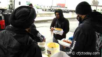 Truckers waiting for highways to reopen, receiving help from Kamloops Sikh community - CFJC Today Kamloops