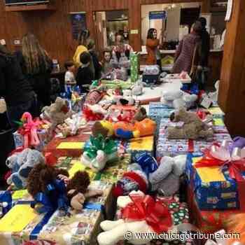 Column: It's another wrap for Aurora sisters' holiday gift drive - Chicago Tribune