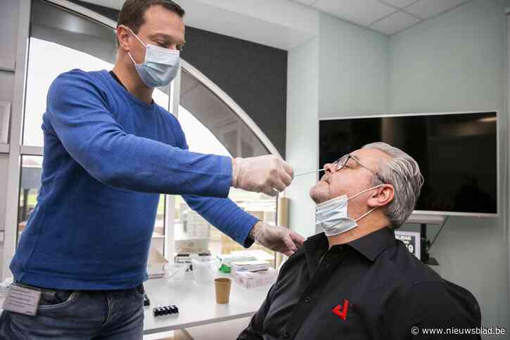 Hier gaan ze zelfs BV’s thuis testen: “We moeten super streng zijn want we kunnen geen coronabesmetting riskeren”