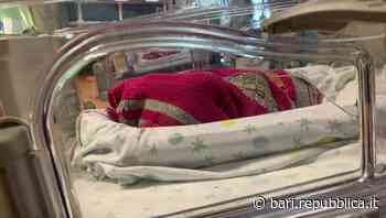 Bari, al Policlinico scarpette e copertine per la Giornata mondiale dei bimbi prematuri. In piazza Moro fonta… - La Repubblica