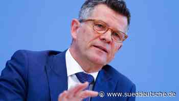 Früherer Ethikrats-Chef: "2G auch im Fußball für geboten" - Süddeutsche Zeitung