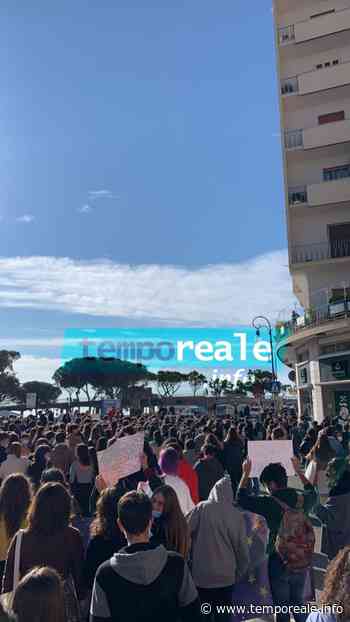 Formia / “Giornata internazionale degli studenti”, in tanti in corteo in centro città - Temporeale Quotidiano