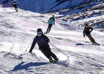 Les premiers skieurs savourent leur retour sur les pistes après deux saisons gâchées par la Covid-19