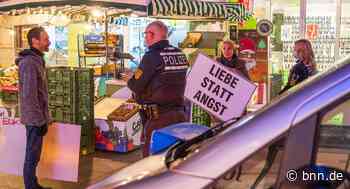 Unangemeldete Corona-Demonstration am Modehaus Jost in Bruchsal - BNN - Badische Neueste Nachrichten