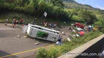 Supertransporte investiga accidente ocurrido en la vía Buga–Yotoco - wradio.com.co