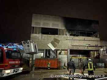 Parma, esplosione e incendio in una fabbrica di compensato: nessun ferito - Corriere della Sera