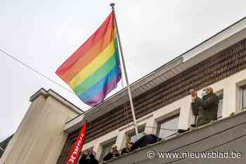 Vooruit hangt regenboogvlag  omdat district geen regenboogzebrapad maakt