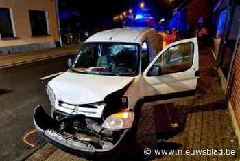 Auto's botsen frontaal: man raakt zwaargewond (Puurs-Sint-Amands) - Het Nieuwsblad