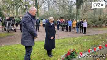 Volkstrauertag Parchim: Schüler und Stadtvertreter gedenken Opfern von Krieg und Gewalt | svz.de - svz.de