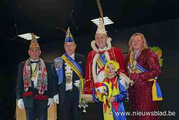 Bierpruvers installeren prinsenpaar met mondkapje