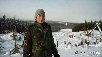 Wet'suwet'en camp leader, journalists arrested as RCMP enforce pipeline injunction in northern B.C.