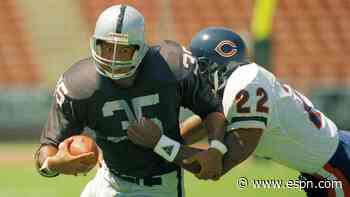 Former NFL fullback Steve Smith, 57, dies of ALS