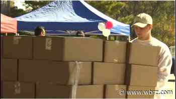 Bethany Church volunteers work to feed hundreds of people in Thanksgiving grocery giveaway - WBRZ