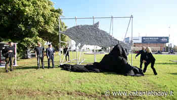 Presentata in piazza Europa la nuova opera di Nico Vascellari | Video - CataniaToday