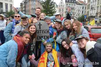 Honderden studenten vieren Saint-Vé ondanks officiële afgela... (Brussel) - De Standaard