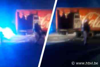 Oplegger vol Coca-Cola vat vuur in Hoepertingen - Het Belang van Limburg