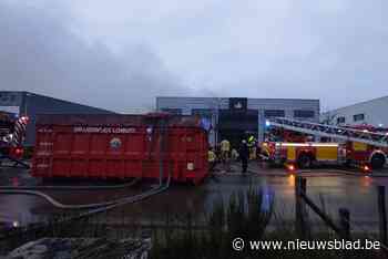 Uitslaande brand in interieurbedrijf Lommel: “Vreselijk om levenswerk zo te zien”