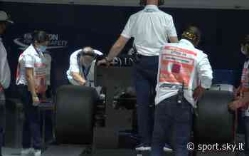F1, GP Qatar: controlli sull'ala posteriore Mercedes al termine delle qualifiche. VIDEO - Sky Sport