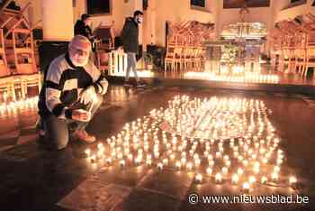Oosteeklo neemt met 2.711 kaarsjes afscheid van zondagse eucharistieviering