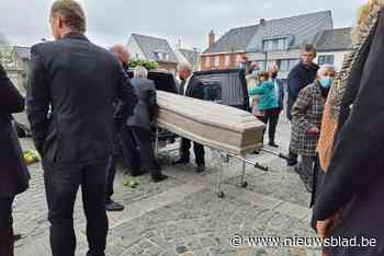 Vrienden en familie nemen afscheid van voormalig parlementsl... (Pittem) - Het Nieuwsblad