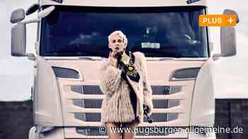 Lisa Eckhart vor ihrem Auftritt in Ulm: "Was es jetzt braucht, ist doch absolute Fiktion" - Augsburger Allgemeine