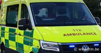 Motorfietser (21) in levensgevaar na klap tegen bestelwagen op E34 - Het Laatste Nieuws