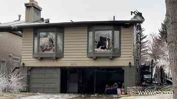2 Calgary homes 'uninhabitable' after fire early Sunday morning