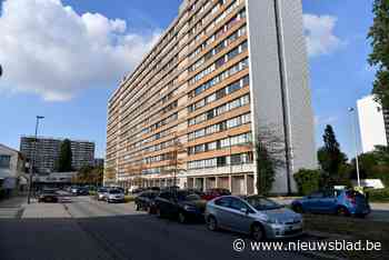 Auto brandt uit op Linkeroever na accidentele brand