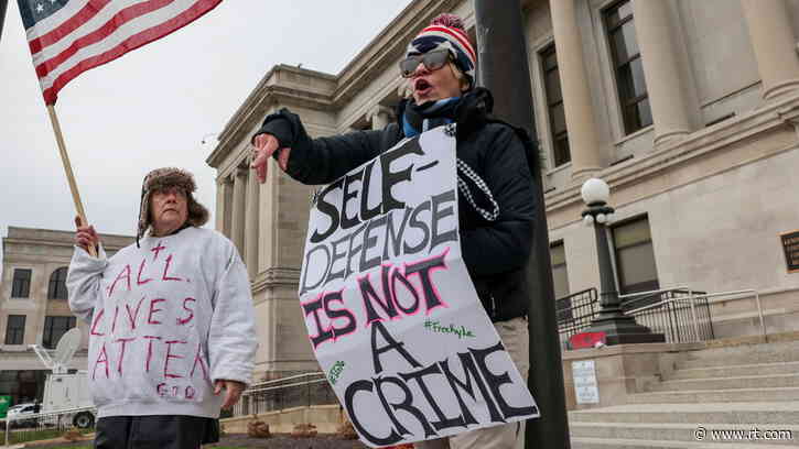 Cop ousted for Rittenhouse support has a demand