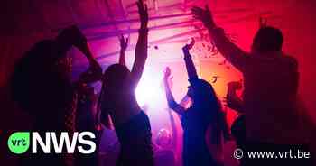 Politie ontruimt danscafé aan het Mechelseplein in Antwerpen na overlast en niet naleven coronamaatregelen - VRT NWS