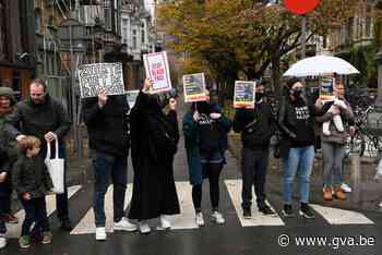 Nog steeds zwarte pieten in Berchem: actievoerders protester... - Gazet van Antwerpen Mobile - Gazet van Antwerpen