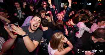 Laatste avond uitgaan zonder mondmasker in Antwerpen: goede sfeer, maar ook kopzorgen. “Vorig jaar heb ik 150.000 euro verlies gemaakt. Dit gaat niet helpen.” - Het Laatste Nieuws