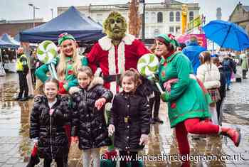 Pictures from Darwen lights switch on 2021