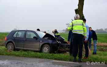 Automobilist gewond na botsing tegen boom op Godlinzerweg richting Leermens - Dagblad van het Noorden