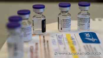 Im Impfzentrum Steinen wird mit Pfizer/BioNTech geboostert - Luzerner Zeitung