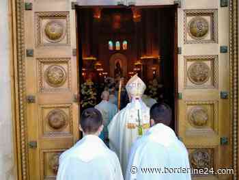 Bari, l'arcivescovo Satriano nella chiesa di San Giuseppe: benedetti i portoni restaurati - Borderline24.com