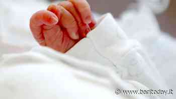 Imbottigliati sulla SS 100 nella corsa per la nascita di Elisa: mamma incinta aiutata a scavalcare il guardrail dagli automobilisti - BariToday