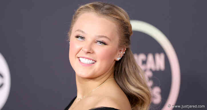 JoJo Siwa Says She Wore a Dress & Heels for 'First Time' at AMAs 2021