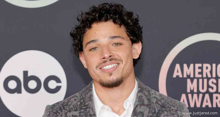 Anthony Ramos Looks Cool in a Gray Suit While Arriving at AMAs 2021