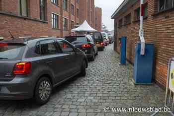 Callcenter en externe firma moeten enorme drukte aan Turnhouts testcentrum ontlasten: “Nu schakelen, voor de boel implodeert”