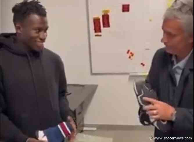 AS Roma boss Jose Mourinho buys 18-year-old forward Felix Afena-Gyan €800 shoes (Video)