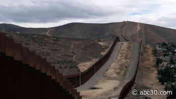 Mexican authorities find 600 migrants hidden in 2 closed box cars in Veracruz